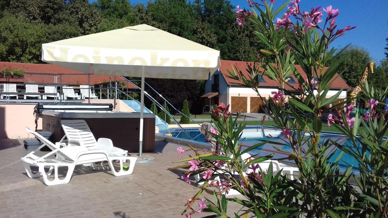 Zichy Park Hotel Bikács Exterior photo