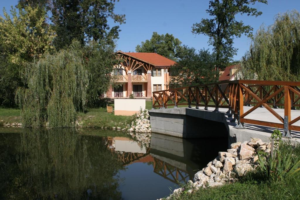 Zichy Park Hotel Bikács Exterior photo