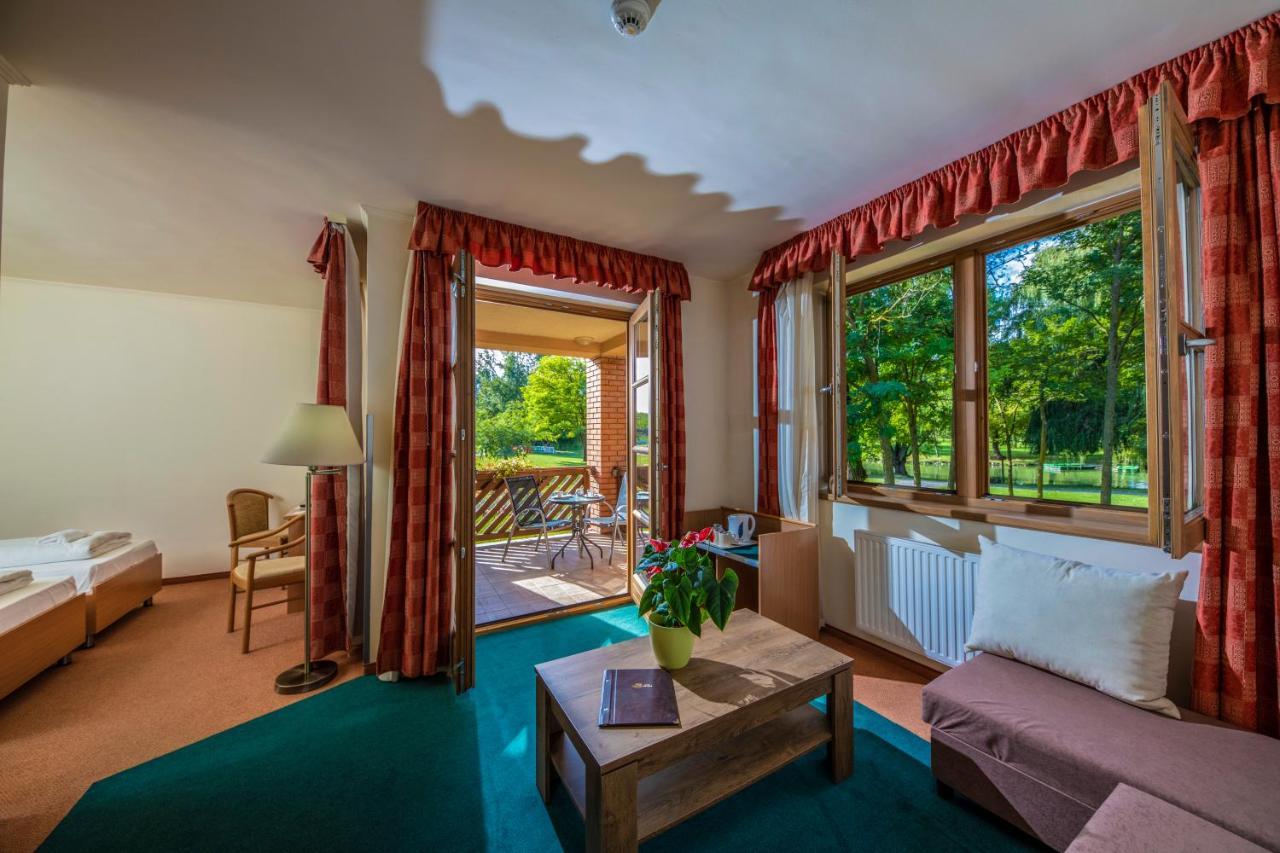 Zichy Park Hotel Bikács Exterior photo
